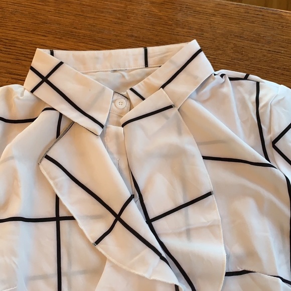 Ruffle trim blouse - Picture 8 of 11